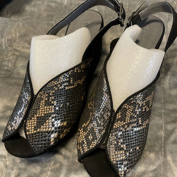 Black Velour Wedge Sandals 8.5 - Picture 9 of 11